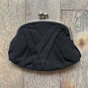 Black Pleated Kiss Lock Clutch Bag